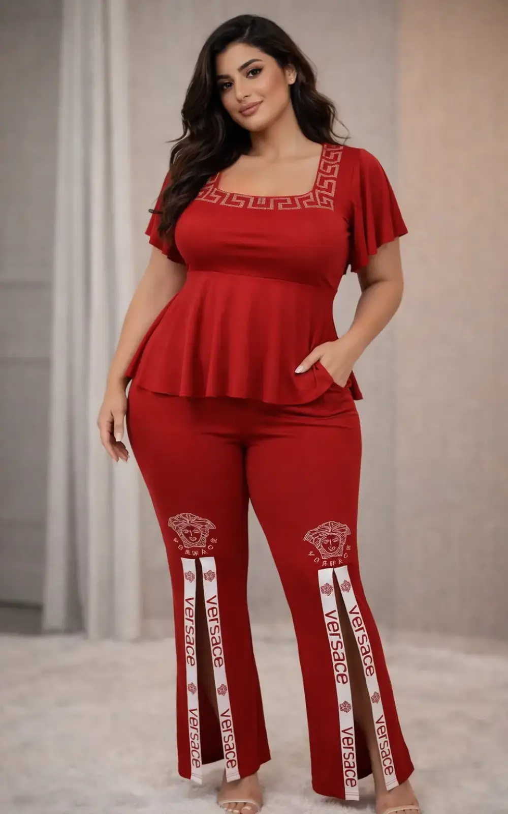 بجامه نسائية حمراء