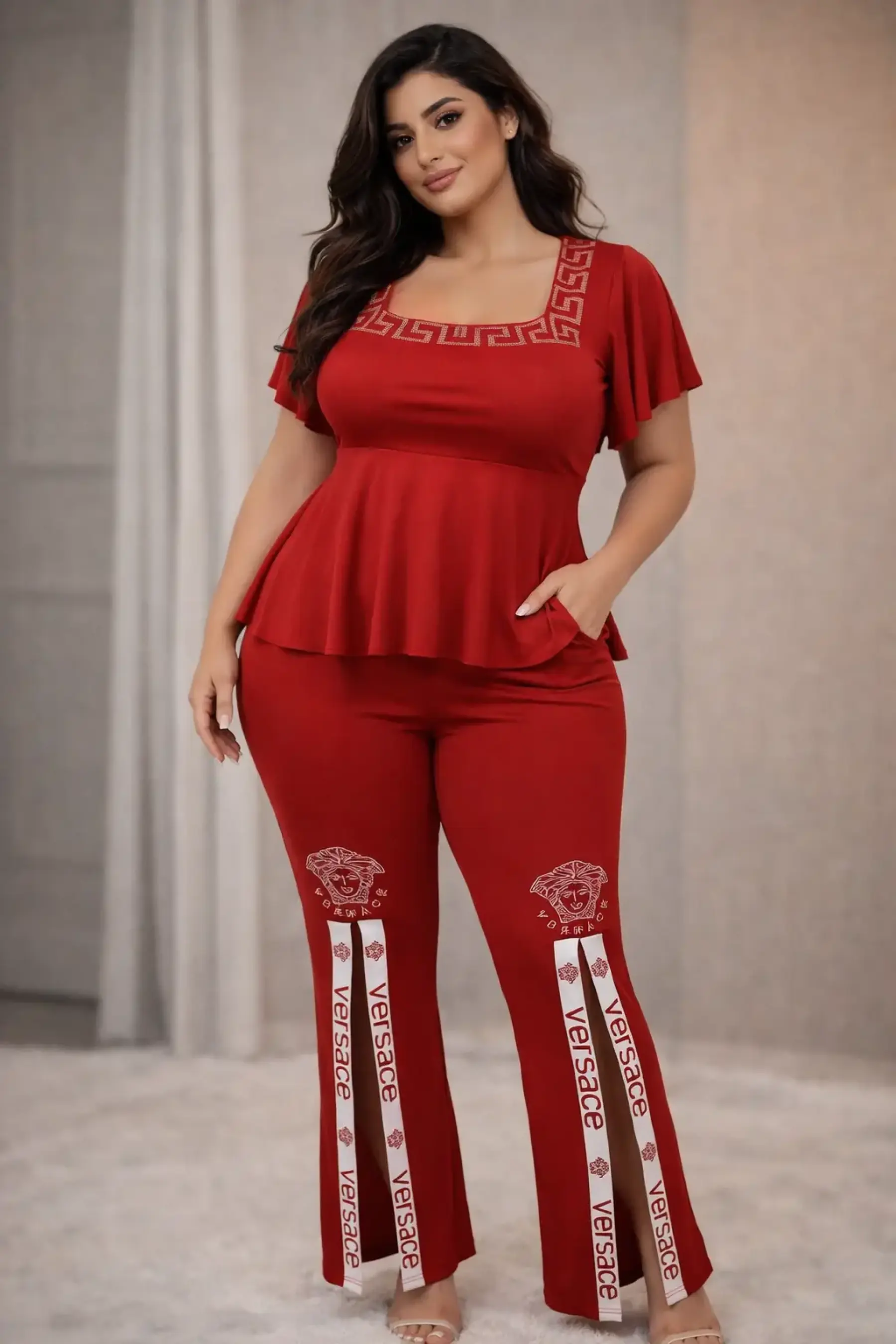 بجامه نسائية حمراء